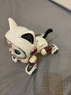 Interactive White Robotic Cat Toy with Accent Colors